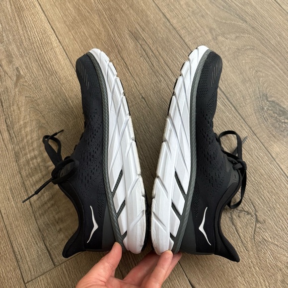 Hoka Clifton 7 women size 9.5 running shoes black white - Picture 8 of 12